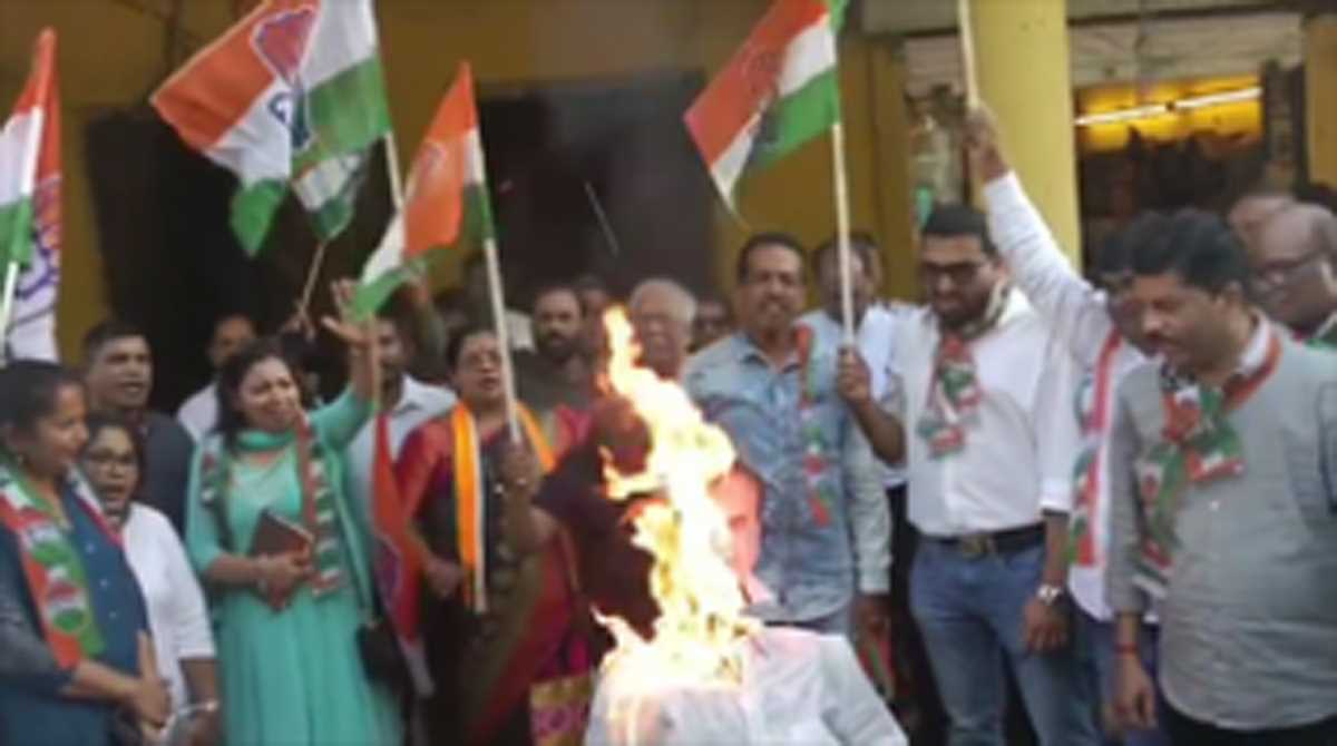 गोवा कांग्रेस ने राहुल गांधी की यात्रा पर हमले को लेकर असम के मुख्यमंत्री का पुतला फूंका गोवा कांग्रेस ने राहुल गांधी की यात्रा पर हमले को लेकर असम के मुख्यमंत्री का पुतला फूंका